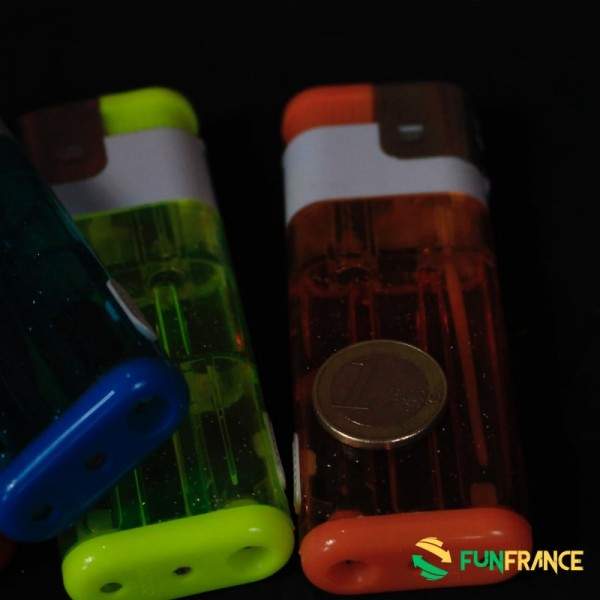 FUNFRANCE - Articles de fête et produits Hi-Tech : Briquet géant à 11,5cm avec torche LED - 3.85€ - Briquet géant lumineux 11,5 