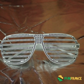 FUNFRANCE - Articles de fête et produits Hi-Tech : Lunettes strass à barreau - 2.041667€ - Lunettes plastique avec barreaux de c