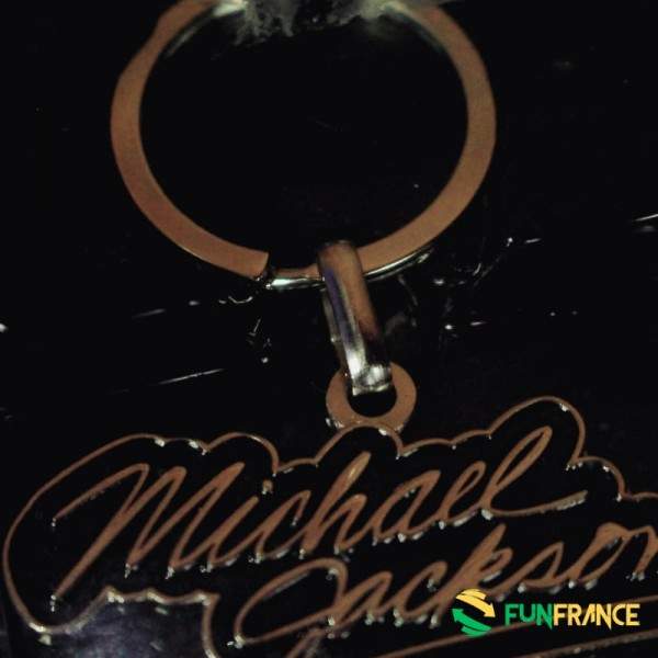 FUNFRANCE - Articles de fête et produits Hi-Tech : Porte clef métal Michael Jackson 5,5cm - 5.75€ - Porte clef métal Michael Jac