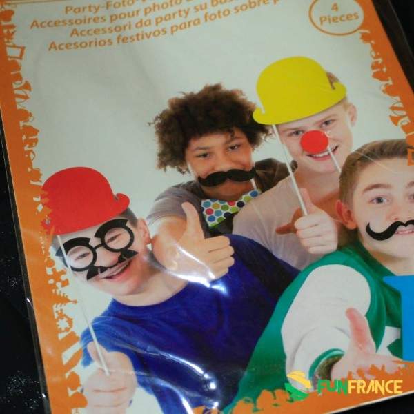 FUNFRANCE - Articles de fête et produits Hi-Tech : Kit selfie fun - 4 pièces - 1.541667€ - Kit selfie fun - 4 pièces. Placez le 