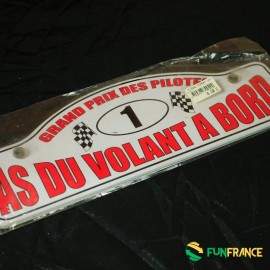 Plaque métallique blanche "As du volant à bord"