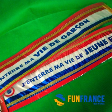 FUNFRANCE - Articles de fête et produits Hi-Tech : Echarpe officielle "J'enterre ma vie de jeune fille' - 8.25€ - Cette écharpe 