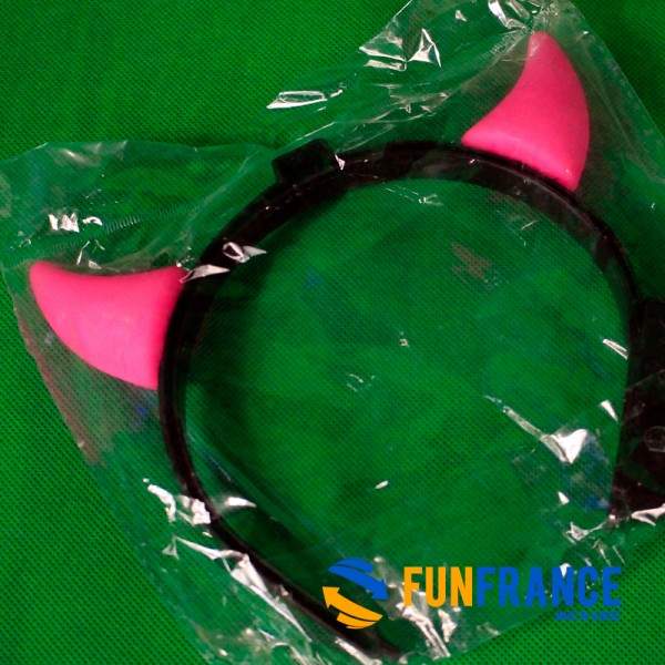 FUNFRANCE - Articles de fête et produits Hi-Tech : Corne du diable rose à piles - 3.291667€ - Serre tête "cornes de diable" rose
