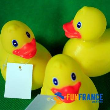 FUNFRANCE - Articles de fête et produits Hi-Tech : Canard de bain jaune 8cm - 3.566667€ - Le mythique canard de bain jaune. tail