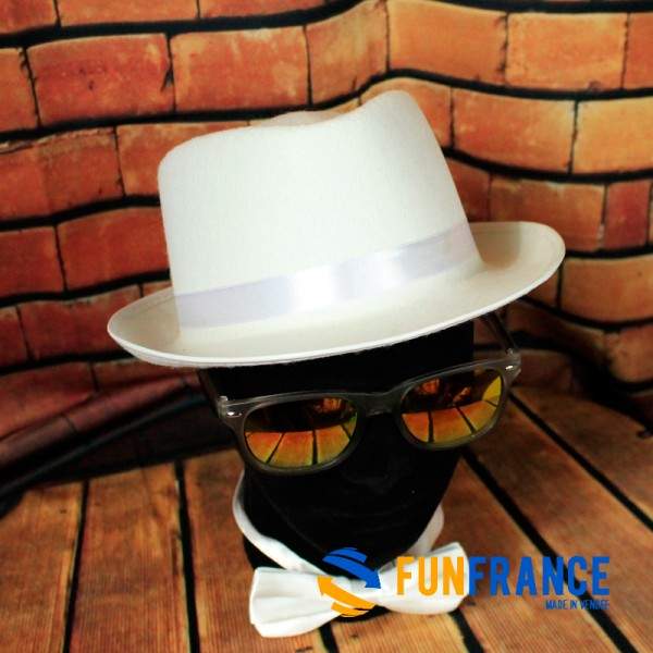 FUNFRANCE - Articles de fête et produits Hi-Tech : Chapeau classic Blanc - 3.433333€ - Chapeau blanc (taille unique). terminez v