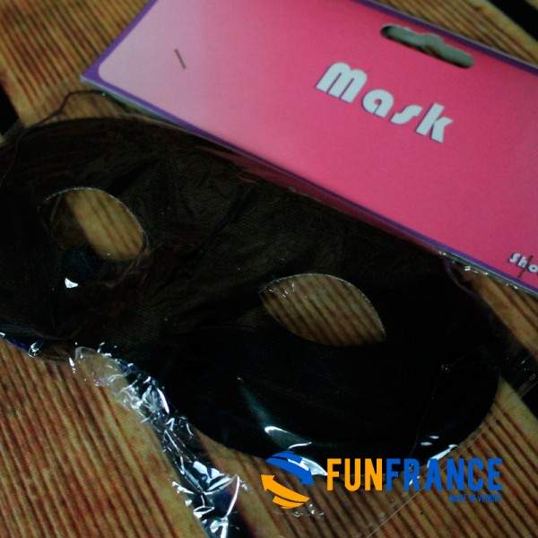 FUNFRANCE - Articles de fête et produits Hi-Tech : Masque loup carnaval noir - 0.625€ - Masque loup noir classic avec élastique 