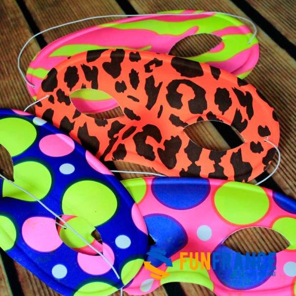 FUNFRANCE - Articles de fête et produits Hi-Tech : Masque loup PVC motifs divers - 0.316667€ - Masque loup PVC rigide violet bri