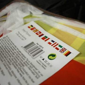 FUNFRANCE - Articles de fête et produits Hi-Tech : Banderole de fanions 12 pays 5M - 5.4€ - Banderole de fanions 12 pays d'envir
