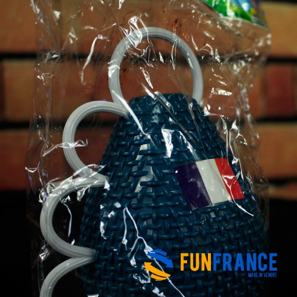 FUNFRANCE - Articles de fête et produits Hi-Tech : Hochet avec drapeau France - 1.958333€ - Prenez le en main avec sa poignée et