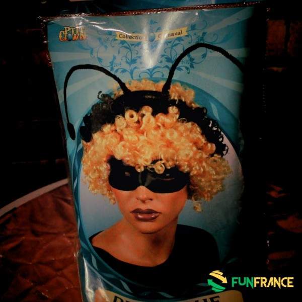 FUNFRANCE - Articles de fête et produits Hi-Tech : Perruque blonde d'abeille avec antennes - 6.583333€ - Déguise toi en abeille 
