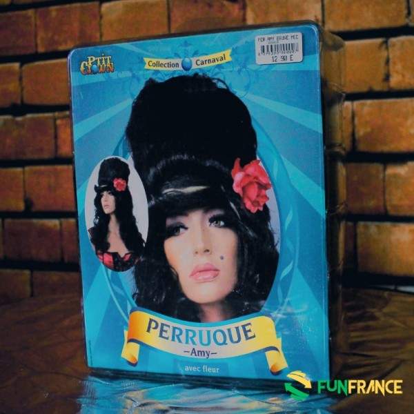 FUNFRANCE - Articles de fête et produits Hi-Tech : Perruque Amy avec fleur rouge - 10.75€ -  Perruque rétro noire  Amy avec fleu