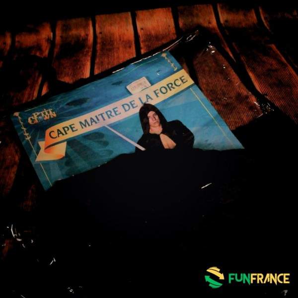 FUNFRANCE - Articles de fête et produits Hi-Tech : Déguisement costume Cape maitre de la force - 16.583333€ - Déguisement costum